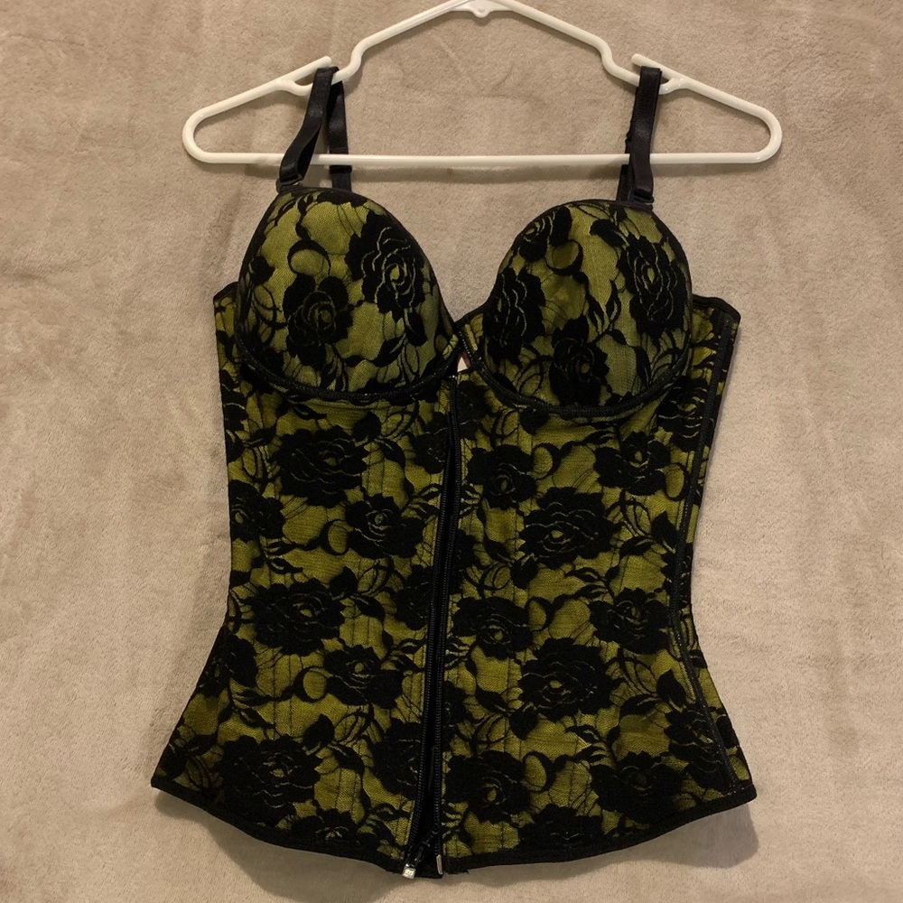 Women gently worn corset